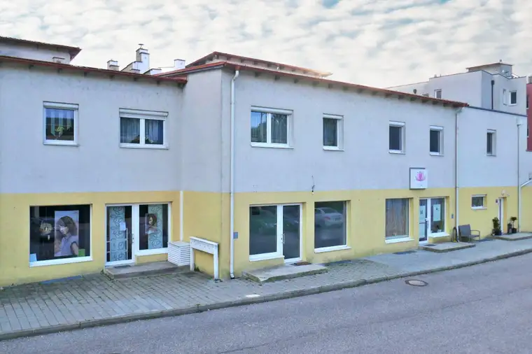 Büro/Praxis/Geschäftslokal unweit Pressbaumer Zentrum inkl. 2 PKW-Stellplätzen
