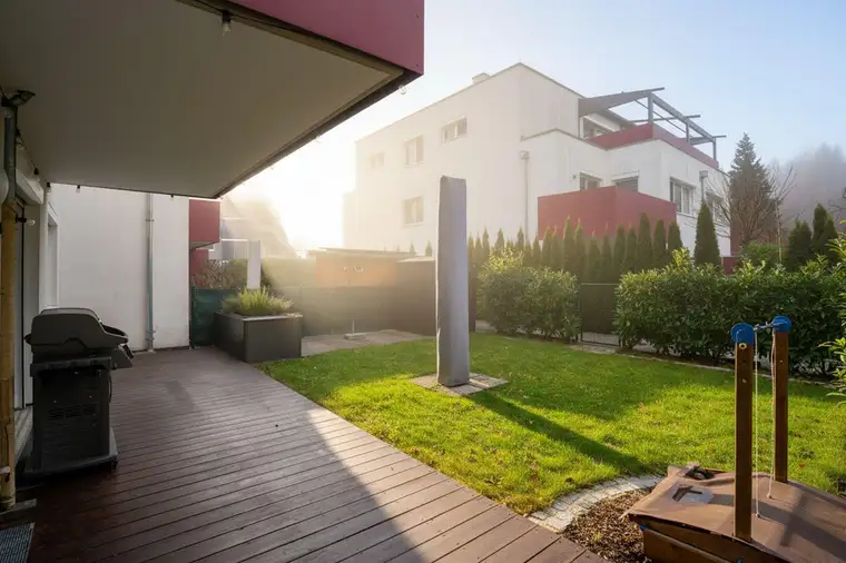 Niedrigenergiehaus! Moderne 3-Zimmer-Gartenwohnung inkl. 2 Garagenplätze im Eigentum