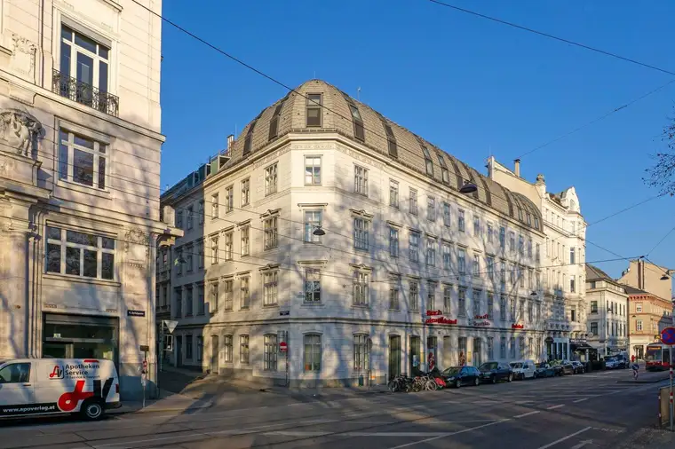 ALSERGRUND! Moderne Maisonette mit Dachterrasse im Gründerzeithaus