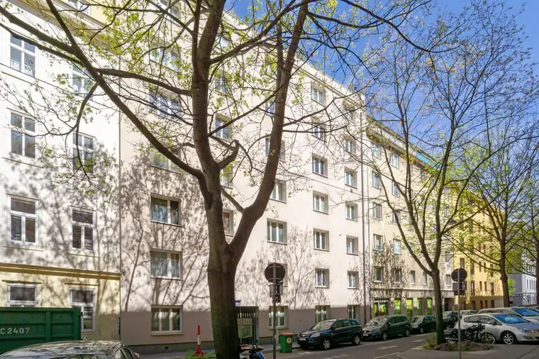 Tolle Wohnung mit 22 m² Dachterrasse &amp; Fernblick | Nähe Reumannplatz | Ruhelage