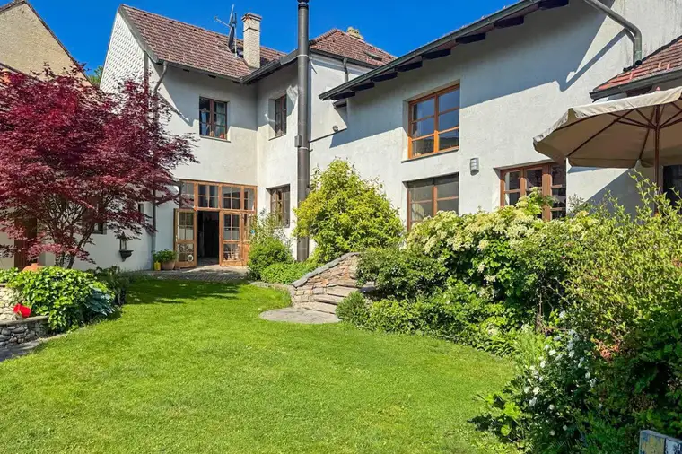 Ein Vierkanthof wie aus dem Bilderbuch – liebevoll renoviertes Wohnhaus und traumhafter Innenhof