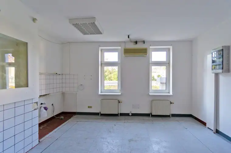 Flexibel gestaltbare, ca. 96 m² große Ordination/Praxis in top Lage in Hütteldorf