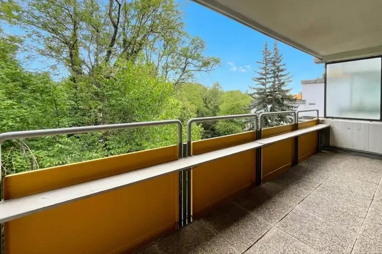 Attraktive Mietwohnung in Grünruhelage gegenüber Schlosspark Laudon