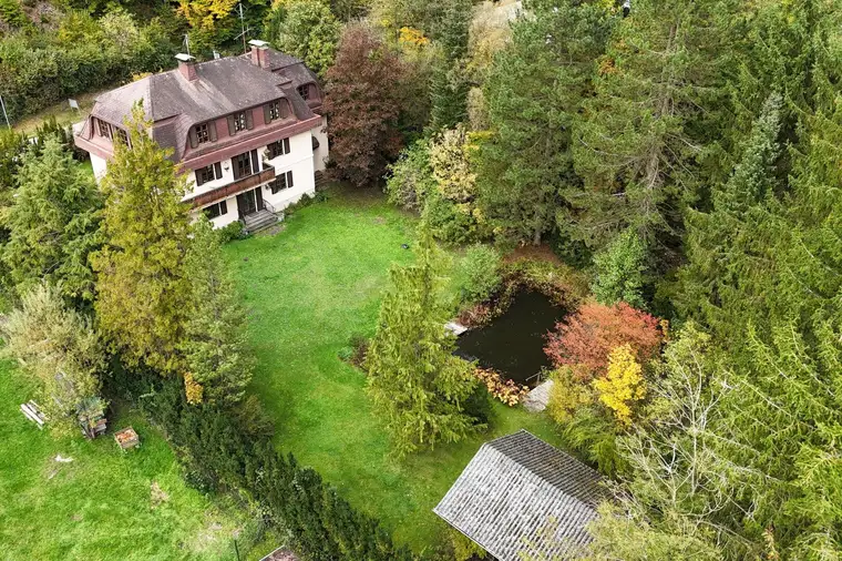 Prächtiges Landhaus mit Potenzial im Pressbaumer Zentrum - Grundstück teilbar!