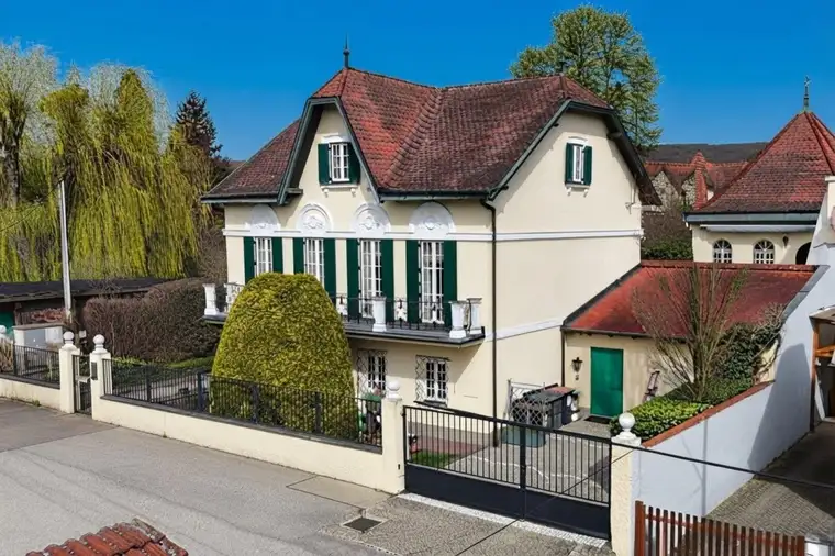 Mondäne Wienerwaldvilla - Eleganz, Privatsphäre und repräsentativer Luxus vereint