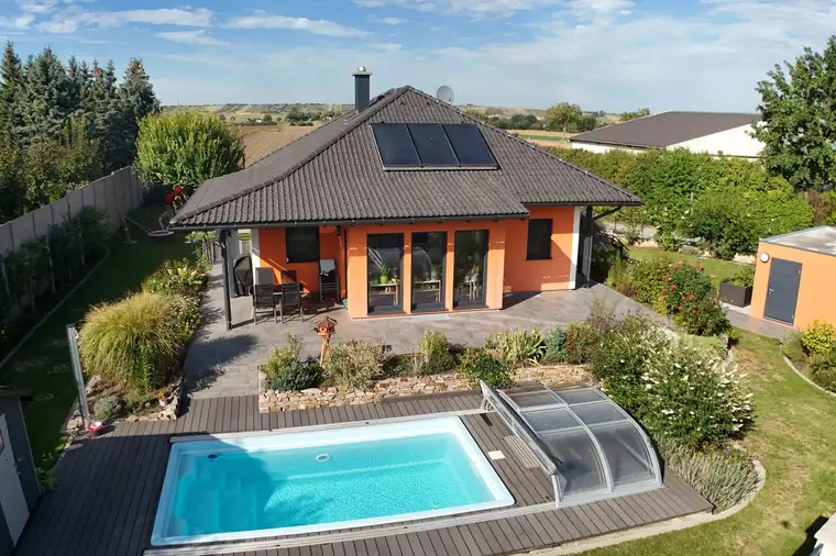 Neuwertiges Luxusrefugium im Weinviertel – Top gepflegter Bungalow mit Pool und Doppelgarage