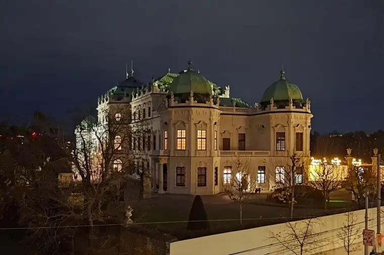Luxuriöse 3-Zimmer-Wohnung mit Balkon und unvergleichlichem Blick auf Schloss Belvedere und Stephansdom