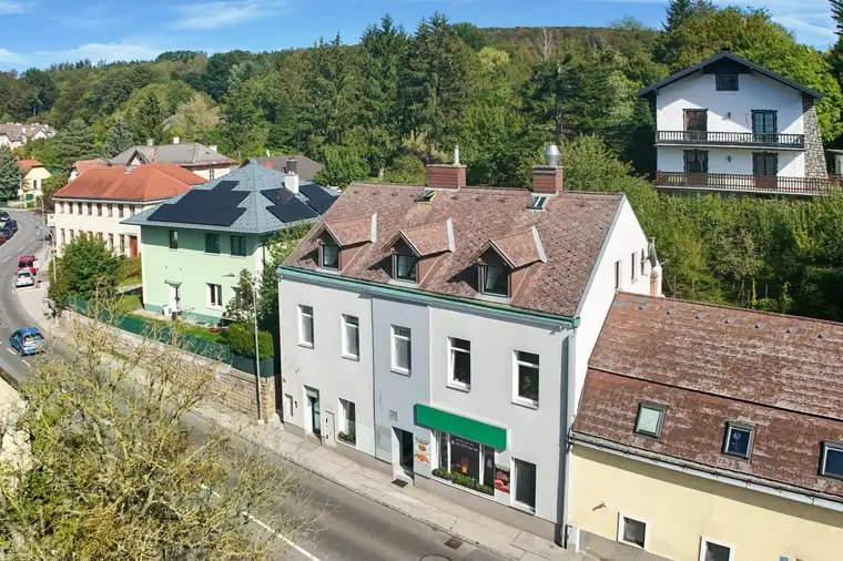 Wohn- und Geschäftshaus mit Gastro-Lokal und 3 Wohneinheiten in Mauerbach