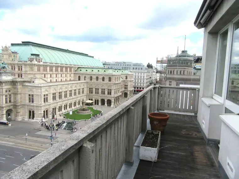 NÄHE OPER – 4 ZIMMER DACHGESCHOSSAPARTMENT MIT RUNDUM-DACHTERRASSE