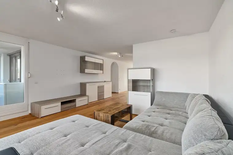 Charmante 3,5-Zimmer-Wohnung mit Wintergarten
