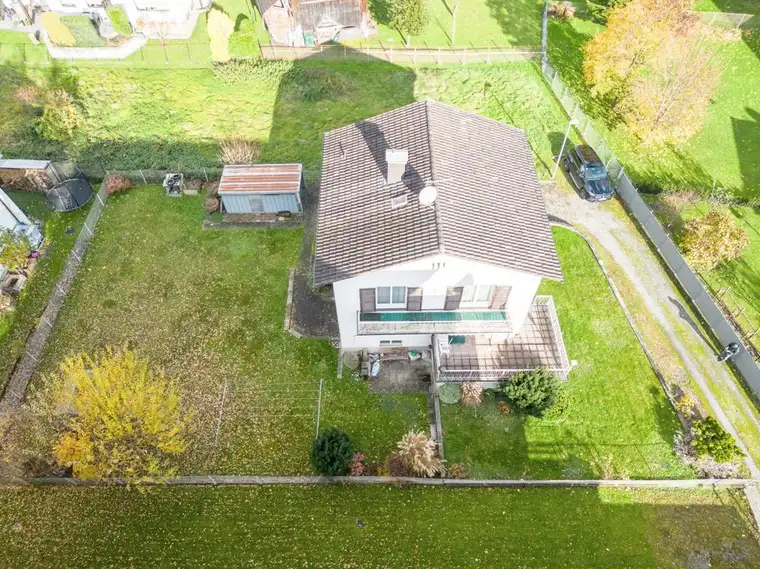 Grundstück mit Haus für Handwerker oder 2 Familien