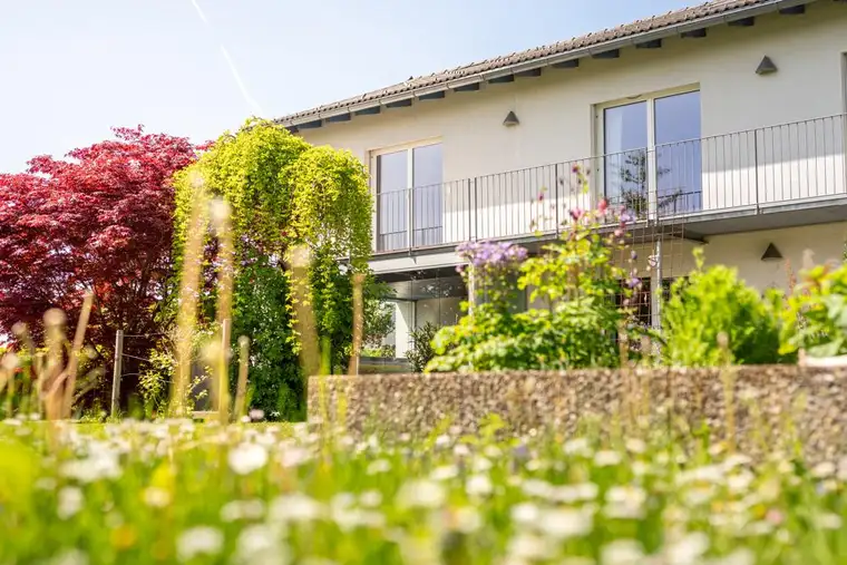 Lochau: Zweifamilienhaus mit großem Garten in Fußreichweite zum Bodensee!