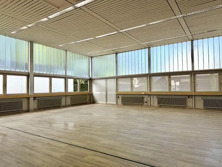 Erweitern Sie Ihr GeschäftspotenzialLagerhalle mit Büros!