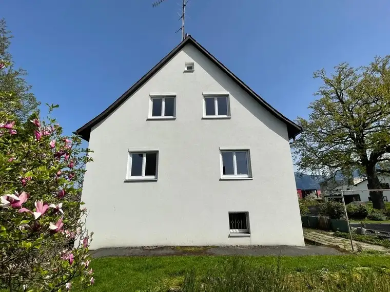 Doppelhaushälfte mit Garten - teilsaniert in Lustenau