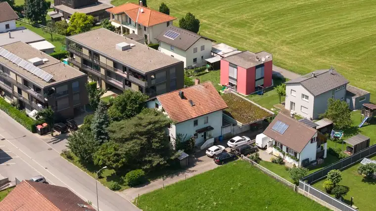 Großes Haus mit Werkstatt/Garage in Lauterach