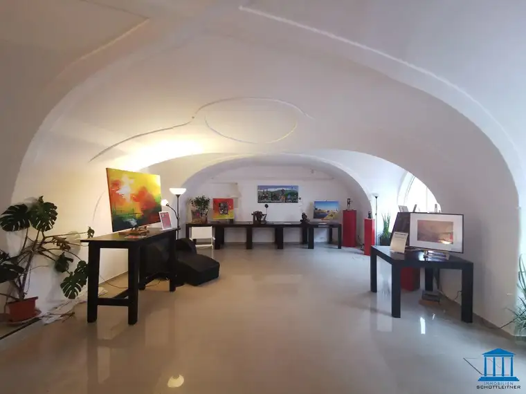 Zentrale Geschäfts-/ Büroflächen mit Altbau-Charme zum absoluten Schnäppchenpreis