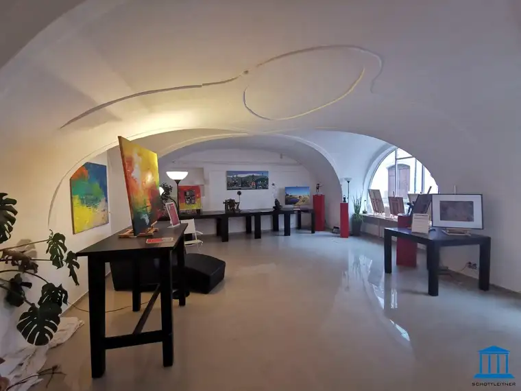 Zentrale Geschäfts-/ Büroflächen mit Altbau-Charme zum absoluten Schnäppchenpreis