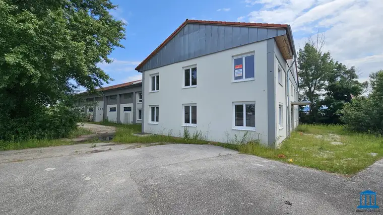 Neuwertige Büro-/ Gewerbeflächen direkt an der B17