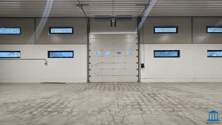 (Produktions-) Lagerhalle mit guter Zufahrt &amp; elektrischem Rolltor direkt an der B17