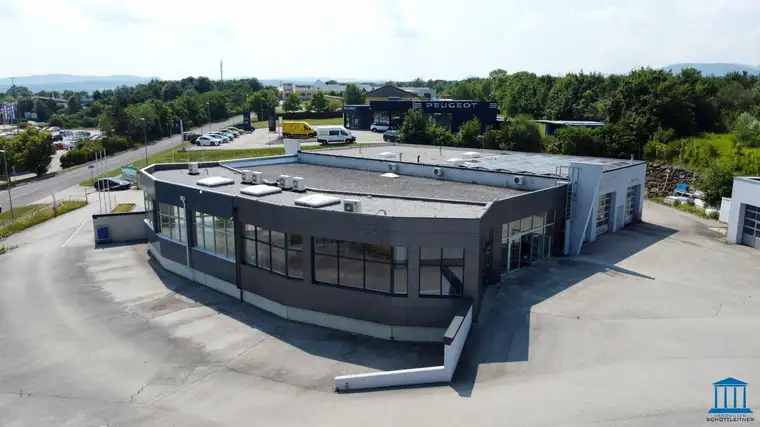 Modernes Gewerbeobjekt mit hauseigener Klima- und Photovoltaikanlage