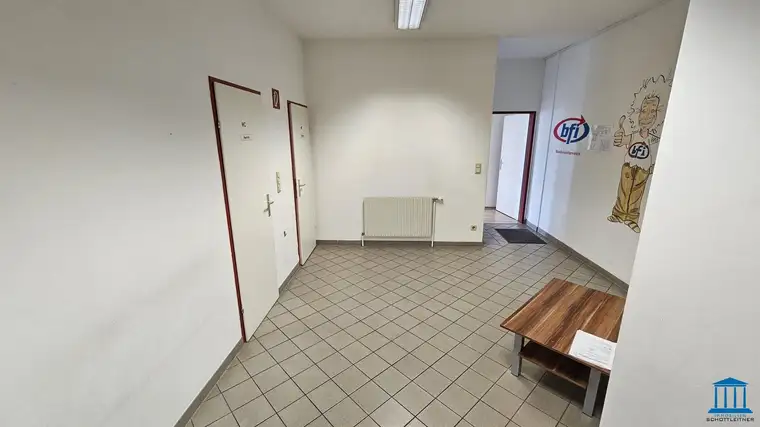 Mieterspezifisch adaptierbare Gewerbeflächen mit Einbauküche in Zentrumsnähe (Top 2)