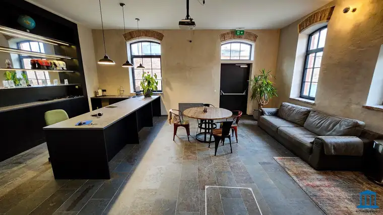 Modernes (Großraum-) Büro im LOFT-Stil mit großzügigem Parkplatz-Areal
