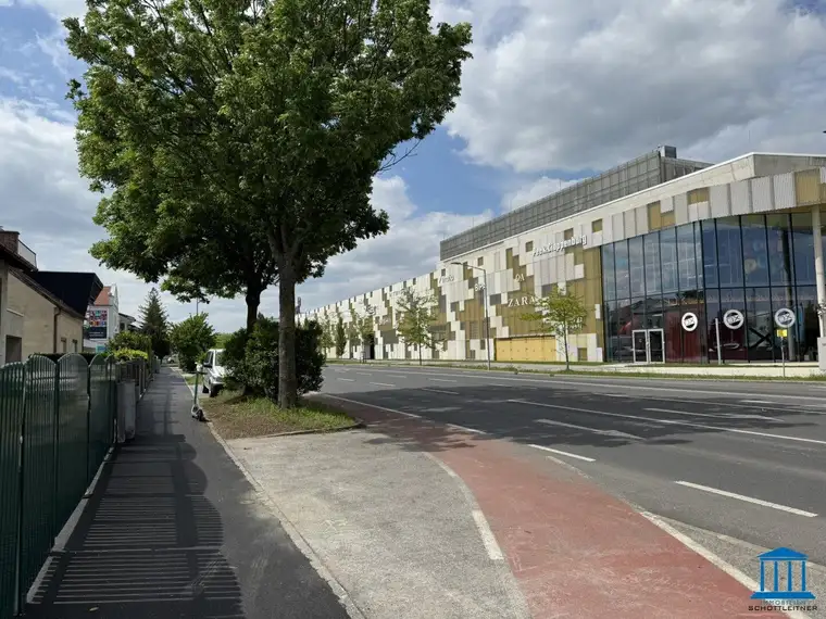 Unbebautes Grundstück gegenüber Einkaufszentrum "FISCHAPARK"