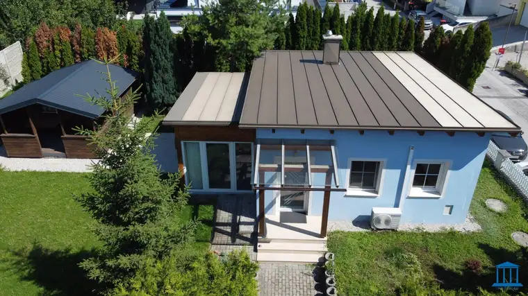 FÖHRENSEE / Klimatisiertes Wohnhaus mit Wintergarten und Carport