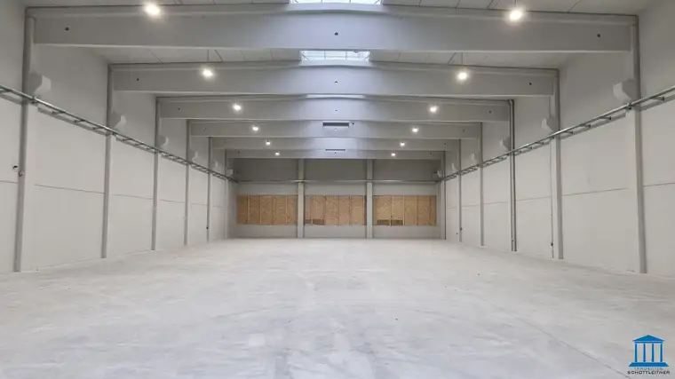 IDEAL gelegene ca. 7-8m hohe Halle(n) - mieterspezifische Wünsche möglich (Kran etc.)