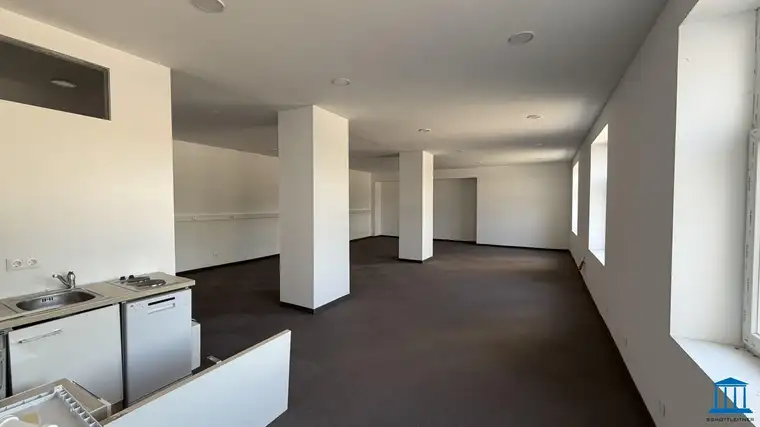 TOP-Zustand - Modernes Büro mit Teeküche in Bahnhofsnähe - Parkflächen OPTIONAL (Top 2 im Hochparterre)