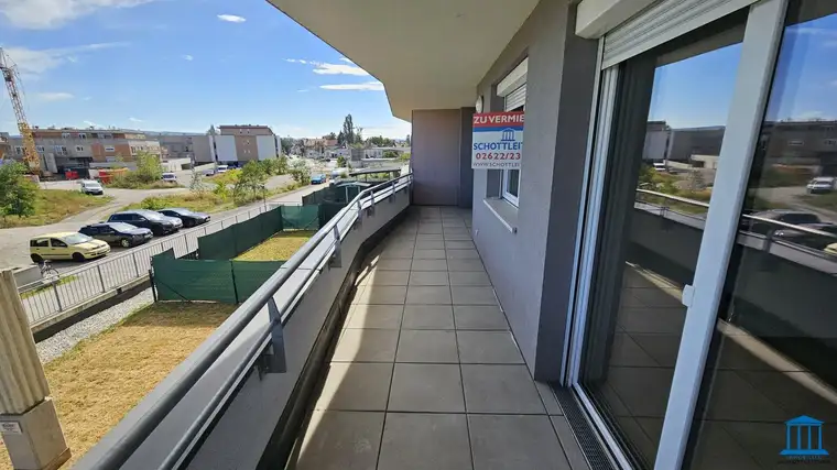 Zu Beginn NUR ca. € 5.000,-- FB / Geförderte Genossenschaftswohnung im 1. Liftstock mit Loggia &amp; Tiefgaragenparkplatz (Top 9)