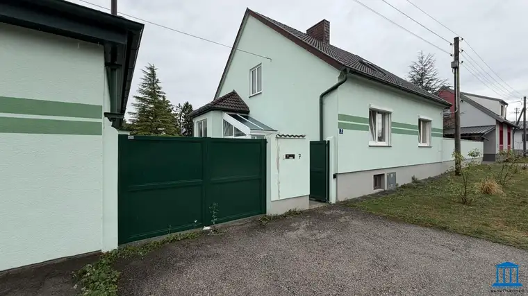 Gepflegtes Wohnhaus mit Nebengebäude inkl. Garage - Wohnrecht vorhanden (ca. 90 J.)!