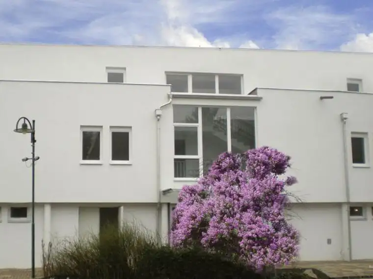 Berndorf. Betreubares Wohnen | Wohnschlafzimmer | Terrasse | Mietwohnung.