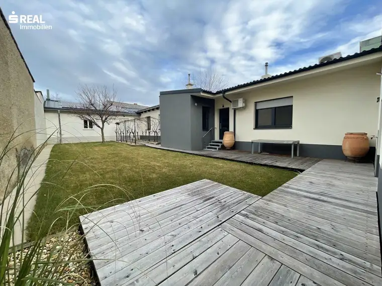 Top saniertes Einfamilienhaus mit viel Platz und uneinsehbarem Garten zur Miete