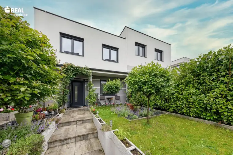 Hochwertig errichtete Doppelhaushälfte - großzügige 149m² Wohnfläche plus Nebengebäude, Garage, Carport, schöner Vorgarten und Garten!!