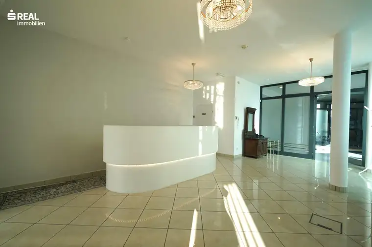 Büro oder Praxis mit 101m² in zentraler Lage, hell, sonnig mit ansprechendem Ambiente - Garagenplatz und Kundenparkplätze inklusive!