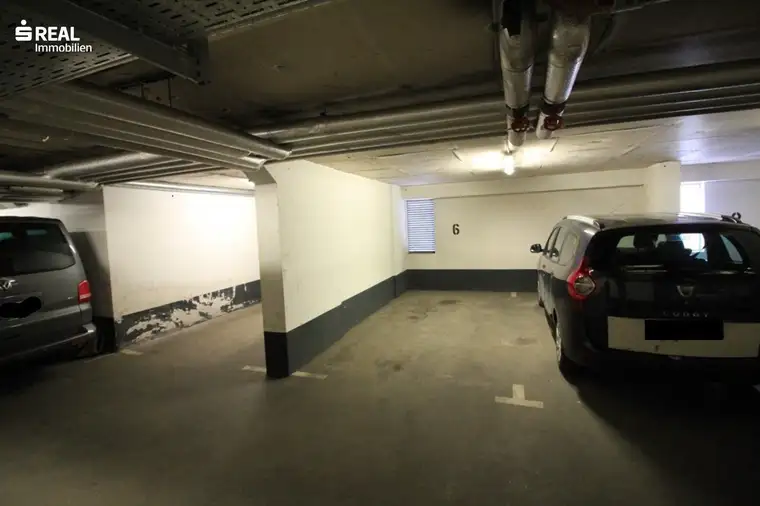 Gargenplatz auf Betonfläche B ca. 2,4 m / Tief ca. 4,7 m / Durchfahrtshöhe 2,35 m.