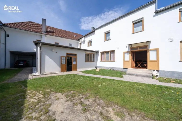 Viel Platz und große Wohnfläche, top sanierte Wohnung und weiteres Potential auf 2.302m² Grund zu kaufen!