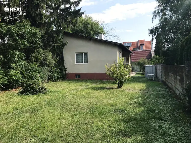 Großes Grundstück mit Altbestand im Herzen von Stockerau