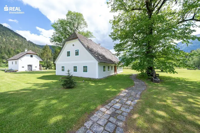 Revitalisiertes 250 Jahre altes Bauernhaus in Einzellage - 6.000m² Grund, Doppelgarage, Kellerstöckl, kl. Kapelle und Pavillon!