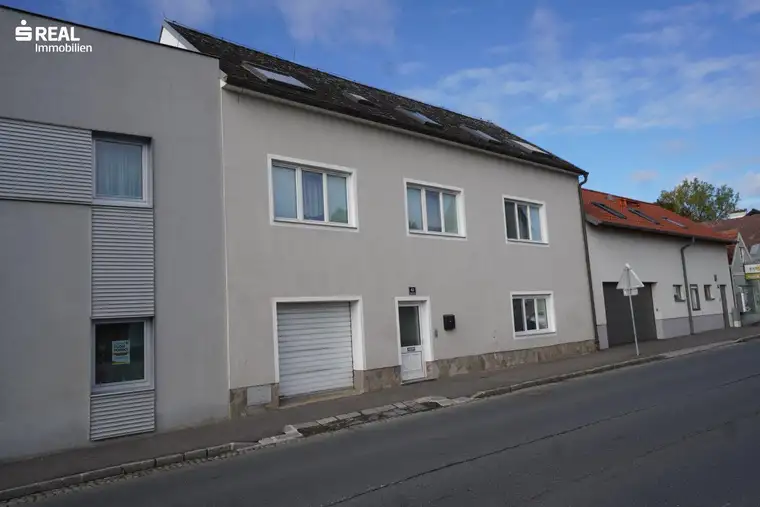 Mehrparteien-/Generationenhaus im direkten Zentrum (3 Wohneinheiten)