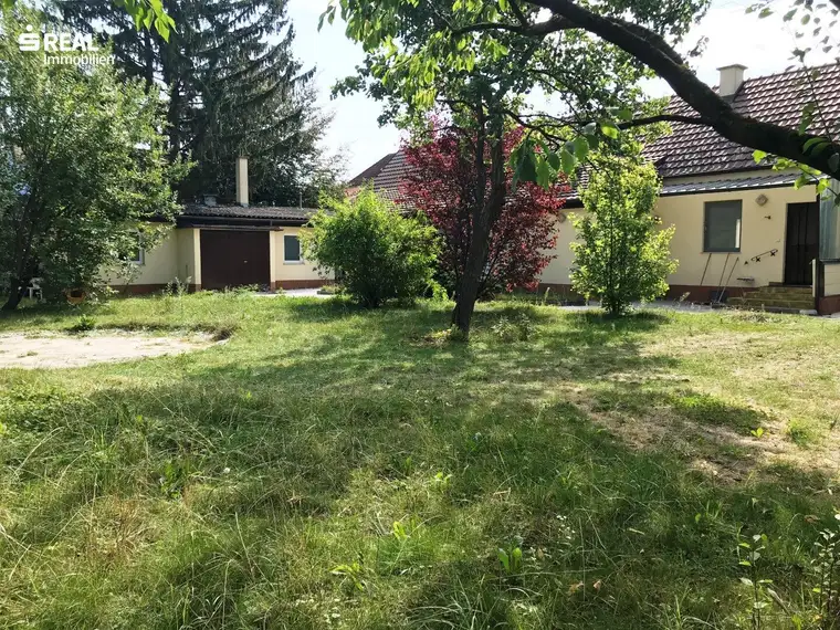 Seltenes Baugrundstück in sehr attraktiver Lage mit Altbestand