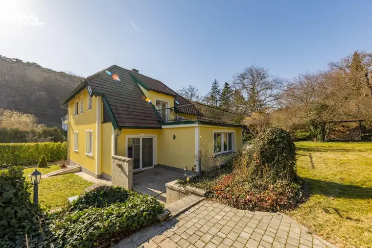 Rarität: Landhausvilla mit großem Grund - BIETERVERFAHREN!