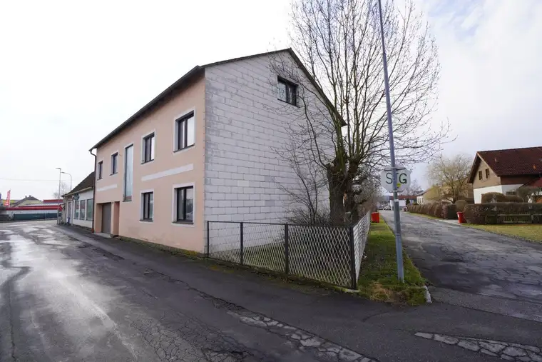 Schönes Stadt-Mehrparteien/Zinshaus mit Geschäftslokal nähe Zentrum