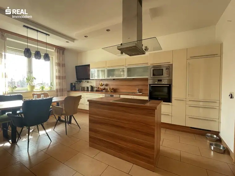 Charmantes Einfamilienhaus mit großem Garten, Keller und Pool - Grundstücksteilung möglich!