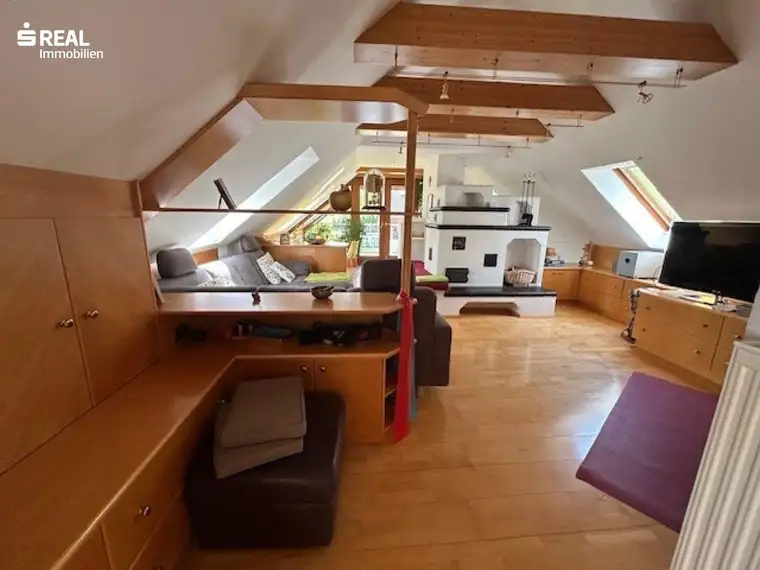 Geräumiges Zweifamilienhaus mit Garten und Terrasse