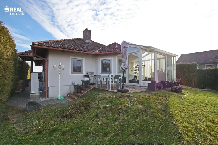 2522 Oberwaltersdorf - Modernisierter Bungalow mit Vollkeller, Garage, Wintergarten und Swimmingpool in ruhiger Lage!
