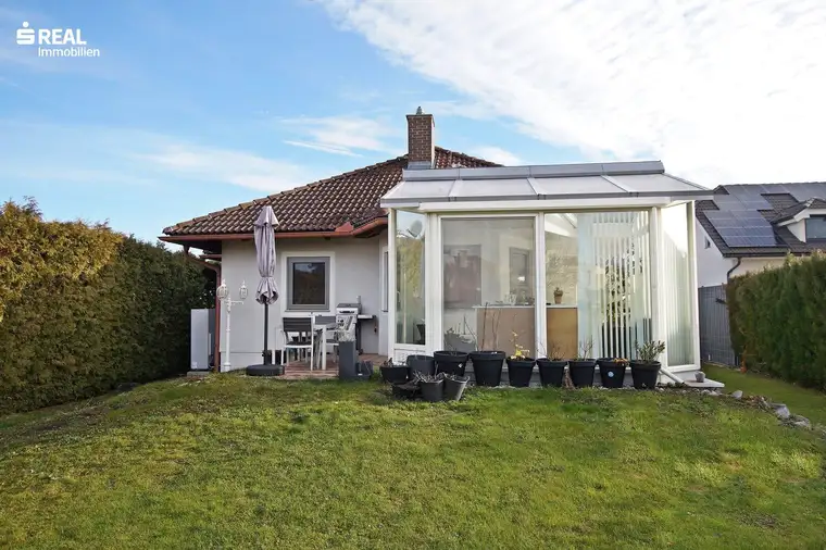 2522 Oberwaltersdorf - Modernisierter Bungalow mit Vollkeller, Garage, Wintergarten und Swimmingpool in ruhiger Lage!