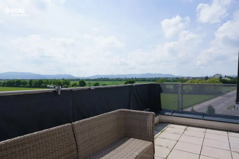 Fantastischer Weitblick in toller Lage - 72,36m² DG-Wohnung mit 37,60m² Dachterrasse und überdachten Parkplatz!