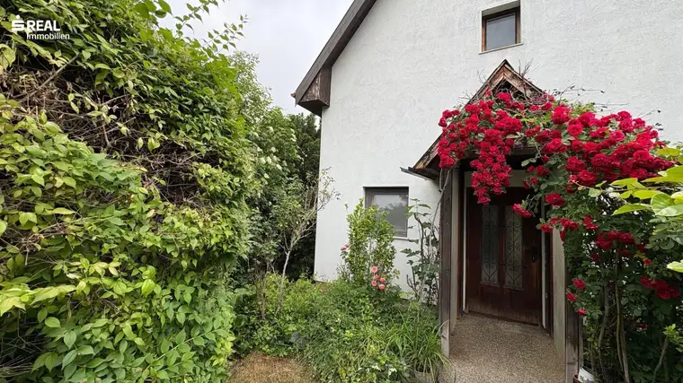 Renovierungsbedürftiges Haus in Perchtoldsdorf mit Garten, Terrasse und Garage!